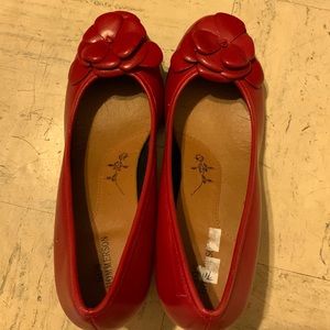 Red flower tiptoe short heeled dress shoes